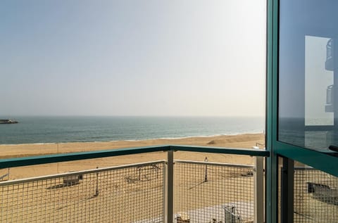 Day, View (from property/room), Seating area, Sea view