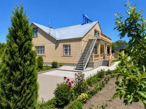 Property building, Day, Garden