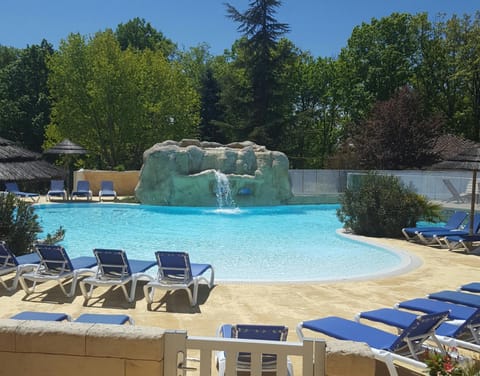 Swimming pool, Family