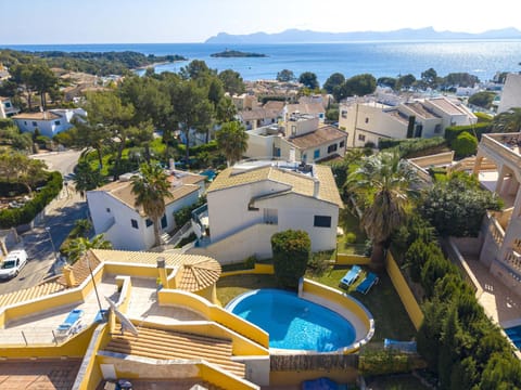 Property building, Nearby landmark, Facade/entrance, Off site, Bird's eye view, Balcony/Terrace, Balcony/Terrace, Mountain view, Pool view, Sea view, Swimming pool