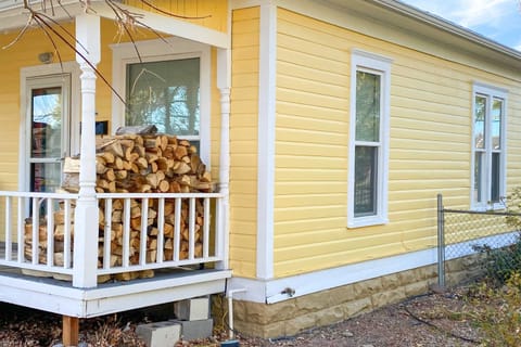 Downtown Home - 12 Mi to Black Canyon Natl Park! House in Montrose