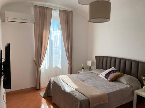 Bed, Photo of the whole room, Bedroom, air conditioner