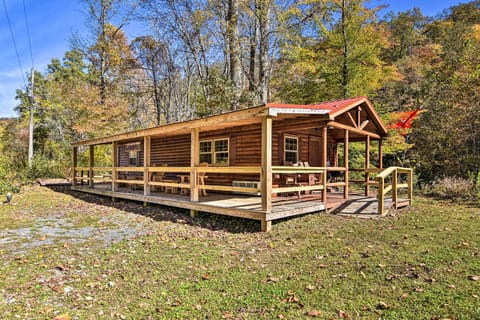 Parsons Semper Fi Cabin with Fire Pit! Cabin in Shenandoah Valley