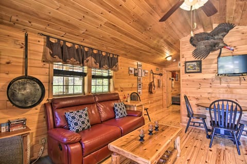 Parsons Semper Fi Cabin with Fire Pit! Cabin in Shenandoah Valley