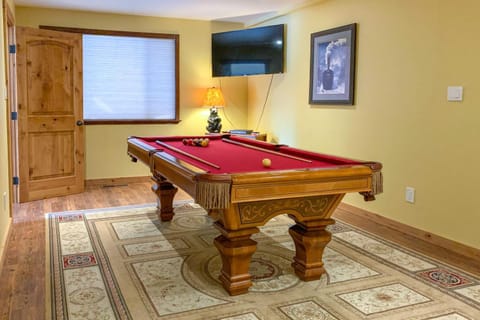 4 Mi to Diamond Peak Ski Resort Gem with Hot Tub House in Incline Village