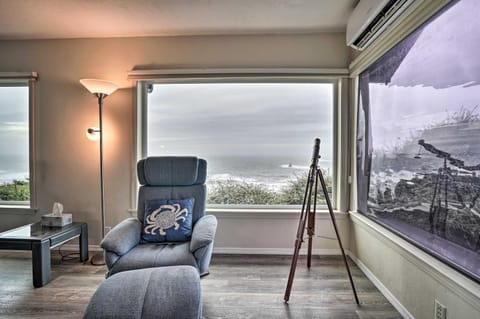 Serenity By The Sea - Chic Oceanfront Home with Deck House in Brookings