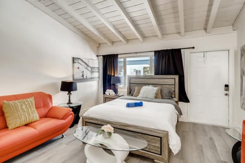 Bed, Photo of the whole room