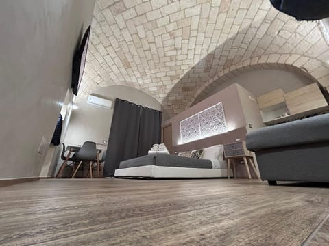Bedroom, fireplace