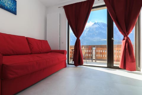 Living room, Mountain view