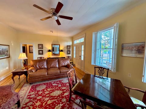 Anchuca Historic Mansion & Inn Bed and Breakfast in Vicksburg