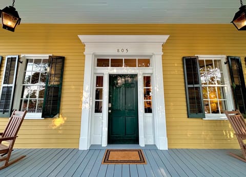 Anchuca Historic Mansion & Inn Bed and Breakfast in Vicksburg