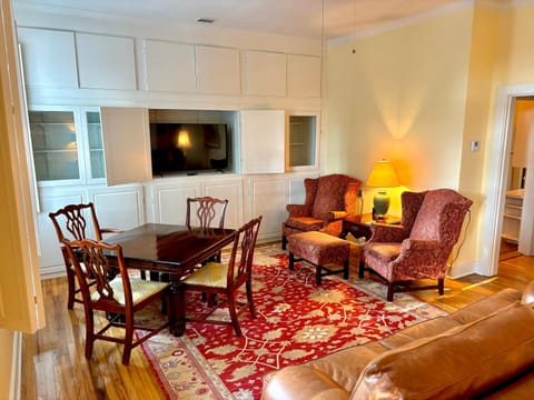 Anchuca Historic Mansion & Inn Bed and Breakfast in Vicksburg