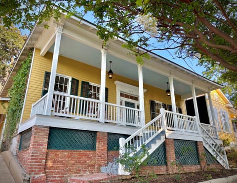 Anchuca Historic Mansion & Inn Bed and Breakfast in Vicksburg