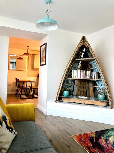 Library, Living room