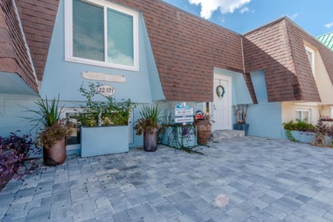 Sunny Beach by Book That Condo House in Sunnyside