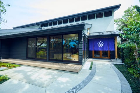 Property building, Facade/entrance, Property logo or sign