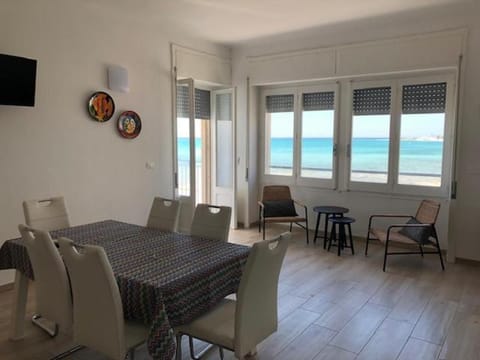 Natural landscape, TV and multimedia, Living room, Seating area, Dining area, Sea view