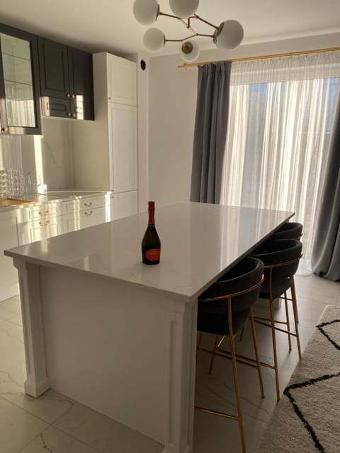 Kitchen or kitchenette, Dining area, Communal kitchen