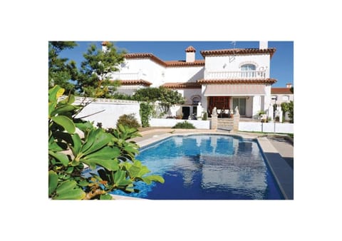 Bed, BBQ facilities, View (from property/room), Beach, Garden view, Mountain view, Street view, Swimming pool, Seasons, Time of day, Quiet street view