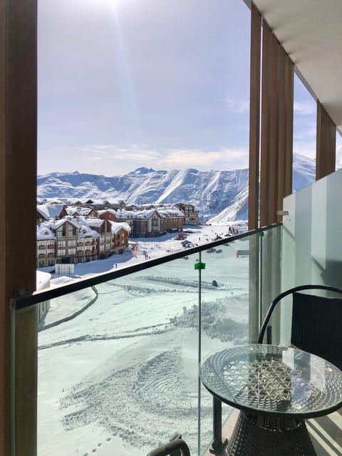 View (from property/room), Balcony/Terrace, Mountain view