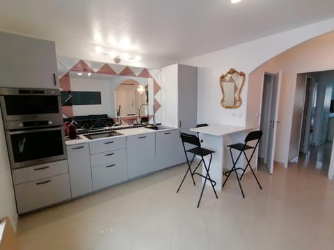 Nice Vue Mer 50m plage Parking Apartment in Nice