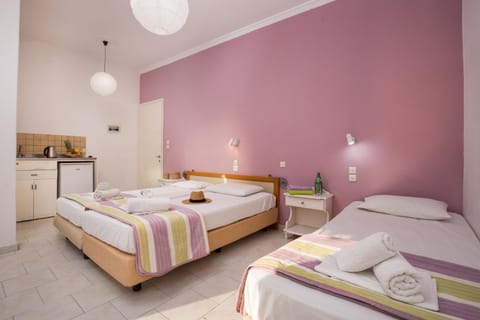 Bed, Kitchen or kitchenette, Photo of the whole room, Bedroom, towels