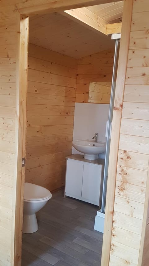 Cameron Court Cabin Cabin in Flamborough