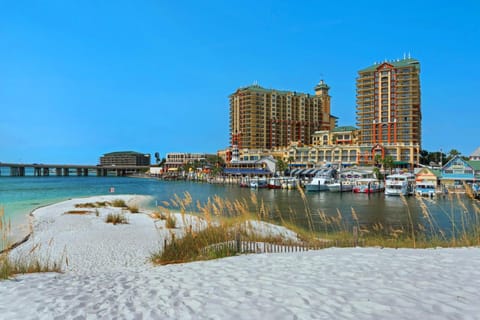 Emerald Grande W222- Rexford's BEACH Retreat House in Okaloosa Island