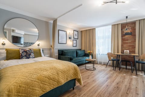 Bed, Seating area