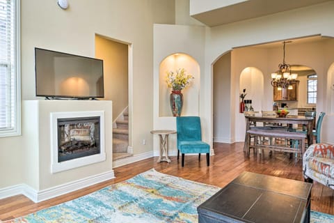 Luxe Mtn-View Condo in Branson with Hot Tub Access! Apartment in Indian Point