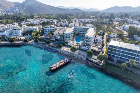 Property building, Bird's eye view, Beach, River view, Sea view, Location