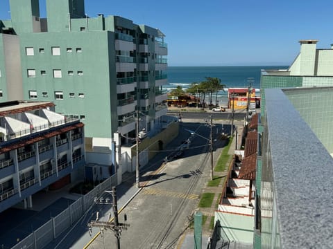 Sea view, Street view