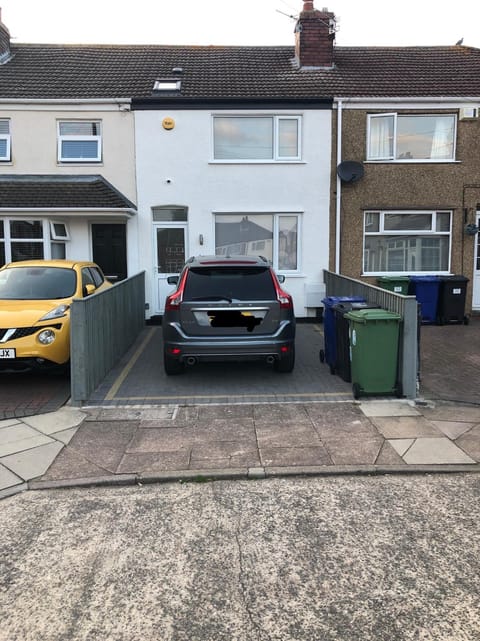 Oole 2 bed & en-suites house with parking near beach House in Cleethorpes