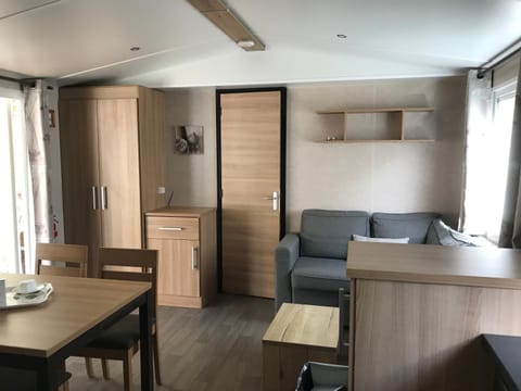 DOMAINE DE KERLANN-MH6PERS-2CH-grande terrasse-tout confort Campground/ 
RV Resort in Pont-Aven