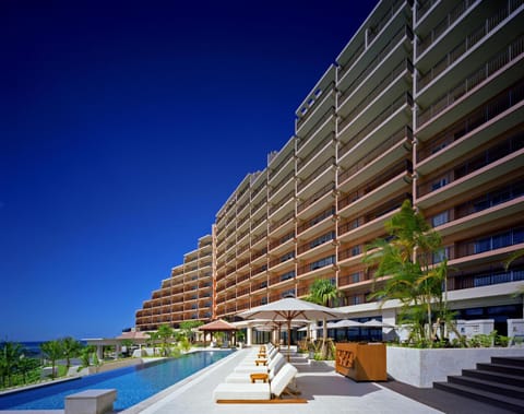 Facade/entrance, Swimming pool