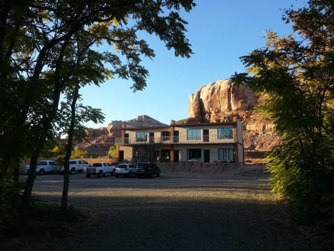 Facade/entrance