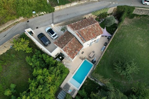 Villa Provence climatisée, jardin, piscine privée chauffée, Wifi Villa in Provence-Alpes-Côte d'Azur