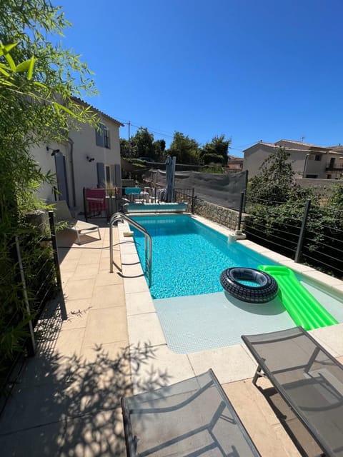 Villa Provence climatisée, jardin, piscine privée chauffée, Wifi Villa in Provence-Alpes-Côte d'Azur