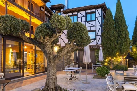 Property building, Garden, Balcony/Terrace