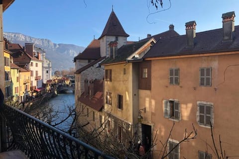 Nearby landmark, Neighbourhood, Balcony/Terrace, City view, Street view