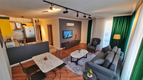 TV and multimedia, Kitchen or kitchenette, Living room, Seating area
