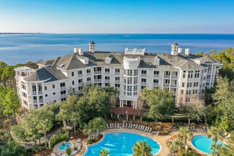 Bird's eye view, Pool view, Sea view
