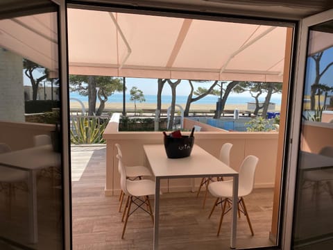 Balcony/Terrace, Dining area