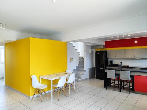 Kitchen or kitchenette, Living room, Dining area