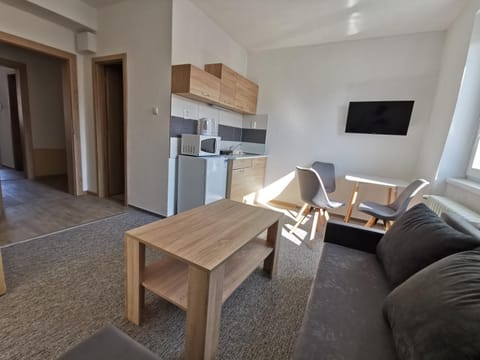 TV and multimedia, Living room, Seating area, Dining area