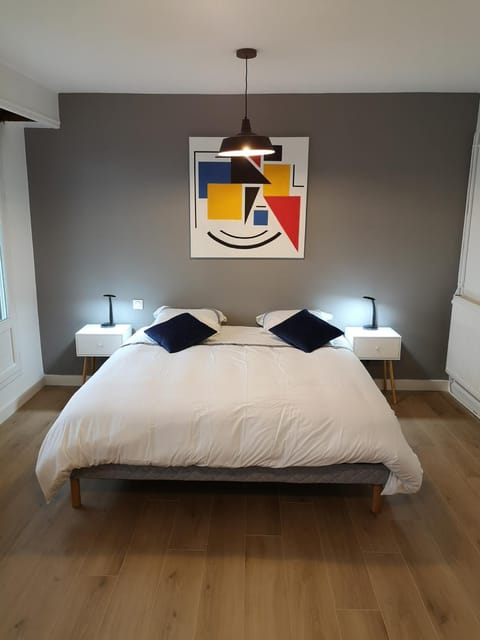 Bed, Photo of the whole room, Bedroom