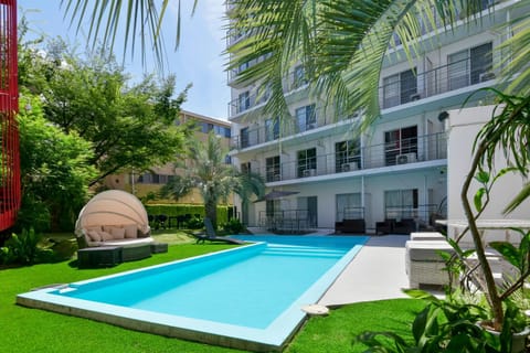 Swimming pool, Swimming pool