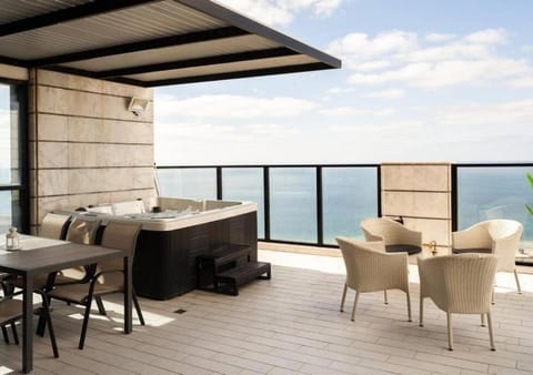 View (from property/room), Balcony/Terrace, Living room, Sea view
