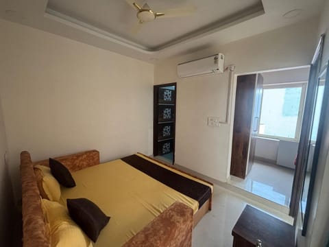Bed, Coffee/tea facilities, Bedroom, wardrobe, air conditioner