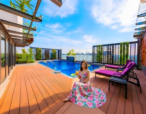 Day, People, Natural landscape, View (from property/room), Pool view, Swimming pool, sunbed